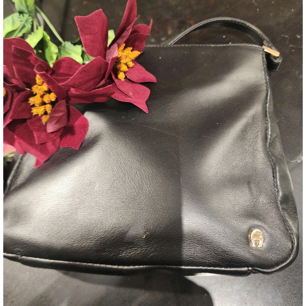 Etienne Aigner Black Leather Shoulder Bag Vintage 90s Minimalist Horseshoe Logo